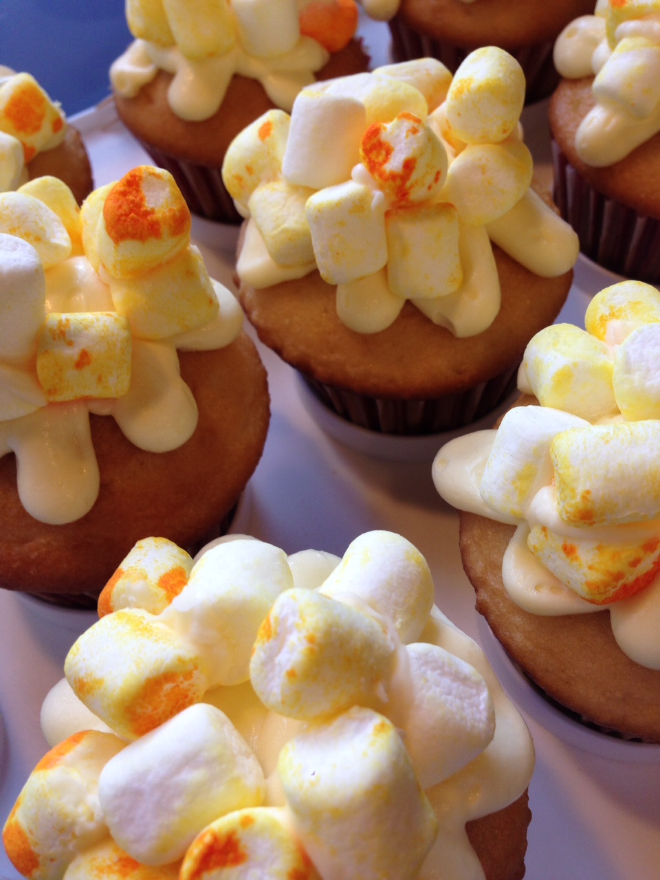 The finished 'popcorn cupcakes' are completely adorable.