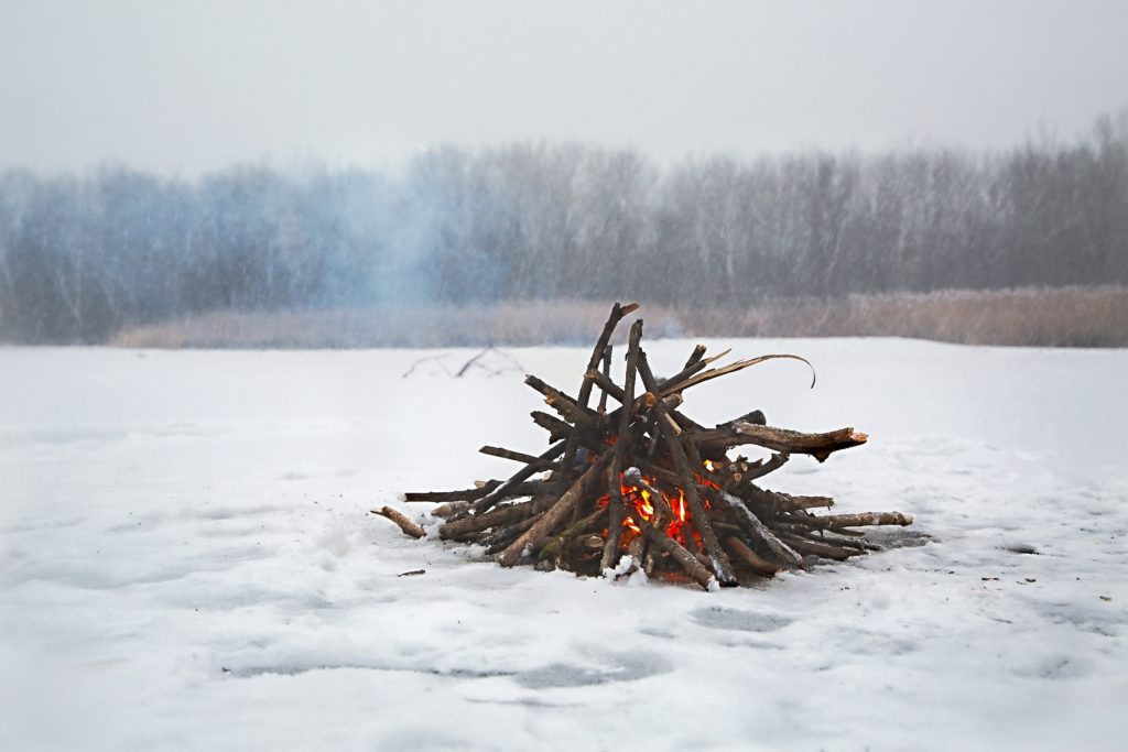 winter-bonfire