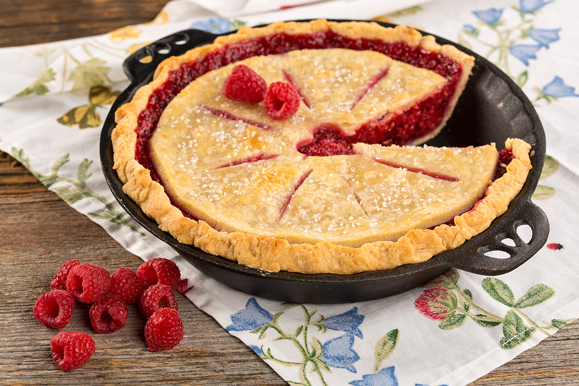 raspberry pie in cast iron pan