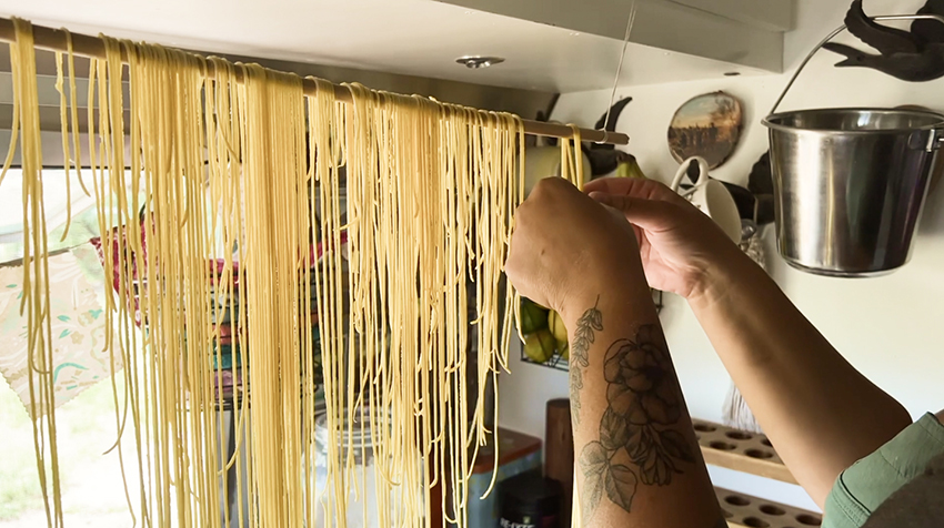drying spaghetti noodles