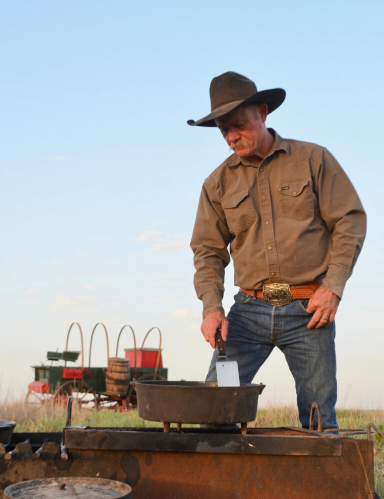 Kent Rollins cooking with cast iron cookware